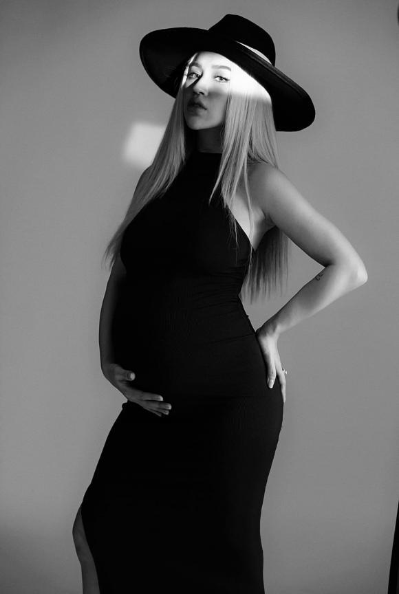 DJ Tít mang bầu với chồng sắp cưới-3