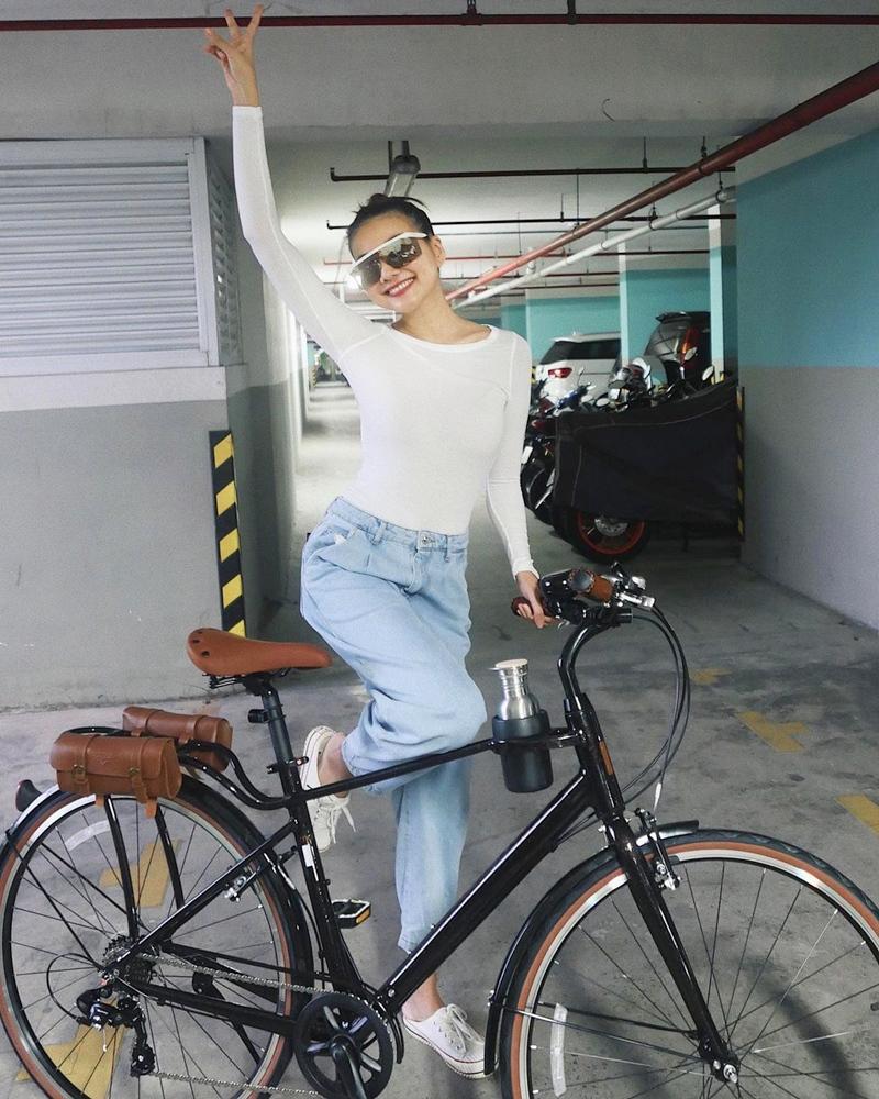 Tóc Tiên thả rông khiến fan toát mồ hôi - Chi Pu diện bikini hóa búp bê tại gia-8