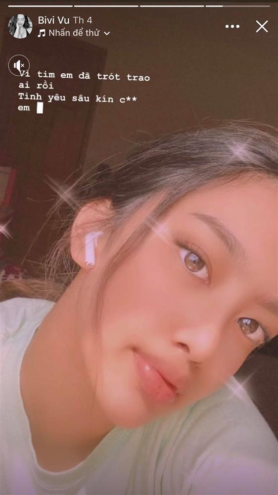 Bạn gái richkid Vũ Văn Thanh khoe đồng hồ 700 triệu, mặt mộc xinh xuất sắc-9