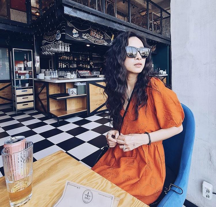 Phối trang phục sắc cam sang chảnh ngày hè như Hà Hồ, Ngô Thanh Vân-2