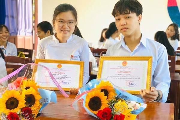 Bài thi Mỹ thuật yêu cầu vẽ người nổi tiếng, thành phẩm ngất-6