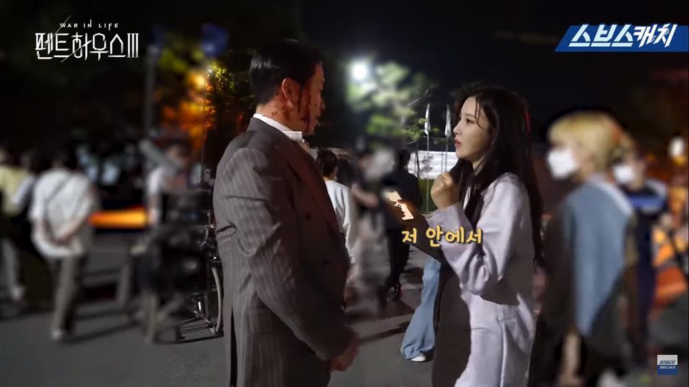 Hậu trường Penthouse 3 tập 7: Vì sao Dượng Tê và Soo Ryeon hay quên thoại?-13