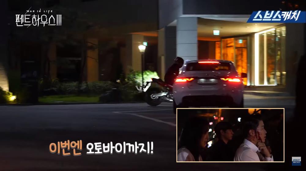 Hậu trường Penthouse 3 tập 7: Vì sao Dượng Tê và Soo Ryeon hay quên thoại?-9