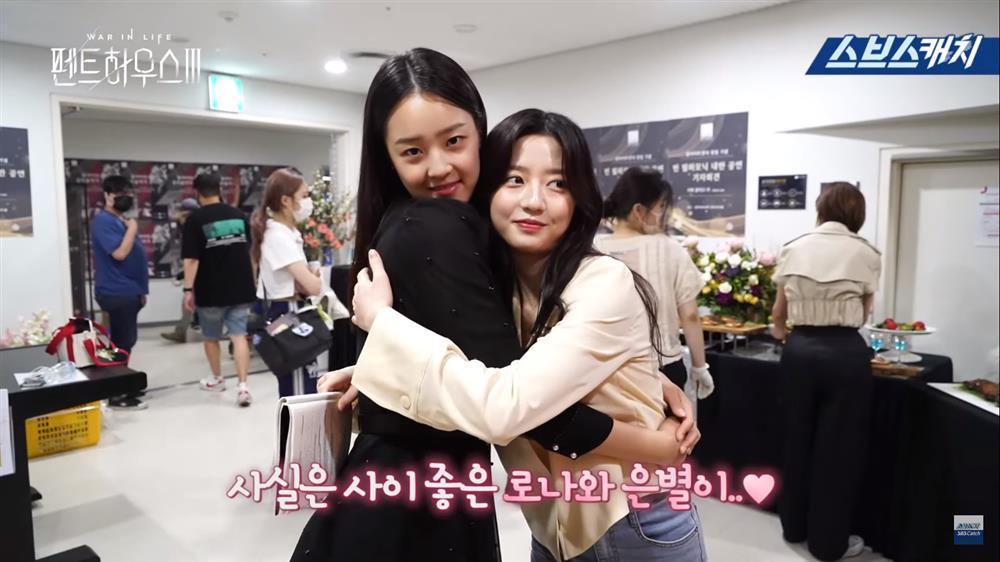 Hậu trường Penthouse 3 tập 7: Vì sao Dượng Tê và Soo Ryeon hay quên thoại?-14