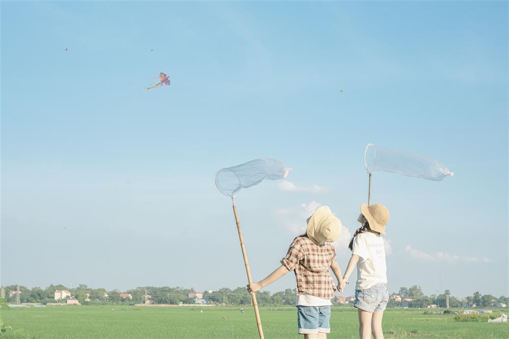 Ngắm loạt ảnh ấu thơ đẹp như sương mai của 3 bố con Sóc Nhím-2