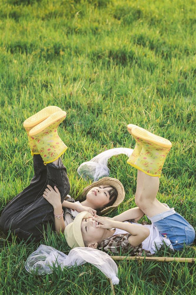 Ngắm loạt ảnh ấu thơ đẹp như sương mai của 3 bố con Sóc Nhím-4