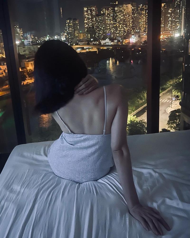 Lệ Quyên bị chỉ trích đang giãn cách mà chụp ảnh muôn nơi-6