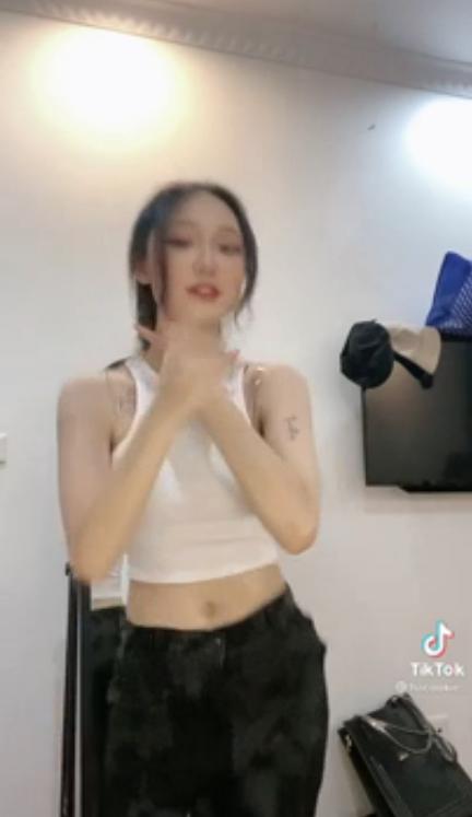 Chiếc áo hư nhất mấy hôm nay: Khiến bộ loa rong chơi theo điệu nhạc-6