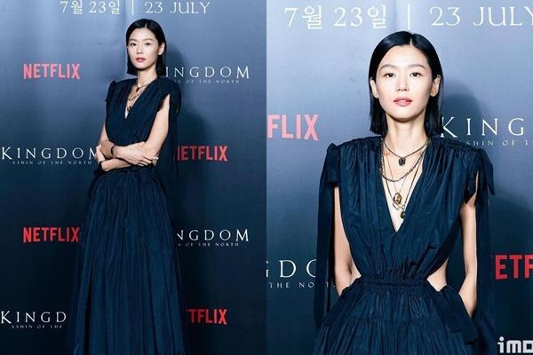 Jeon Ji Hyun lần đầu xuất hiện sau tin đồn ly hôn chồng