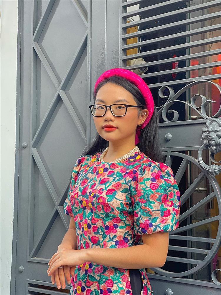 Phương Mỹ Chi đi đổ rác cũng diện áo dài, đội mấn, phụ kiện đầy đủ!-6