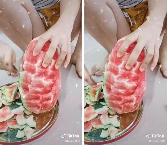 Cô gái tỉa dưa hấu chẳng giống ai, dân mạng thắc mắc: Không có gì làm à-1
