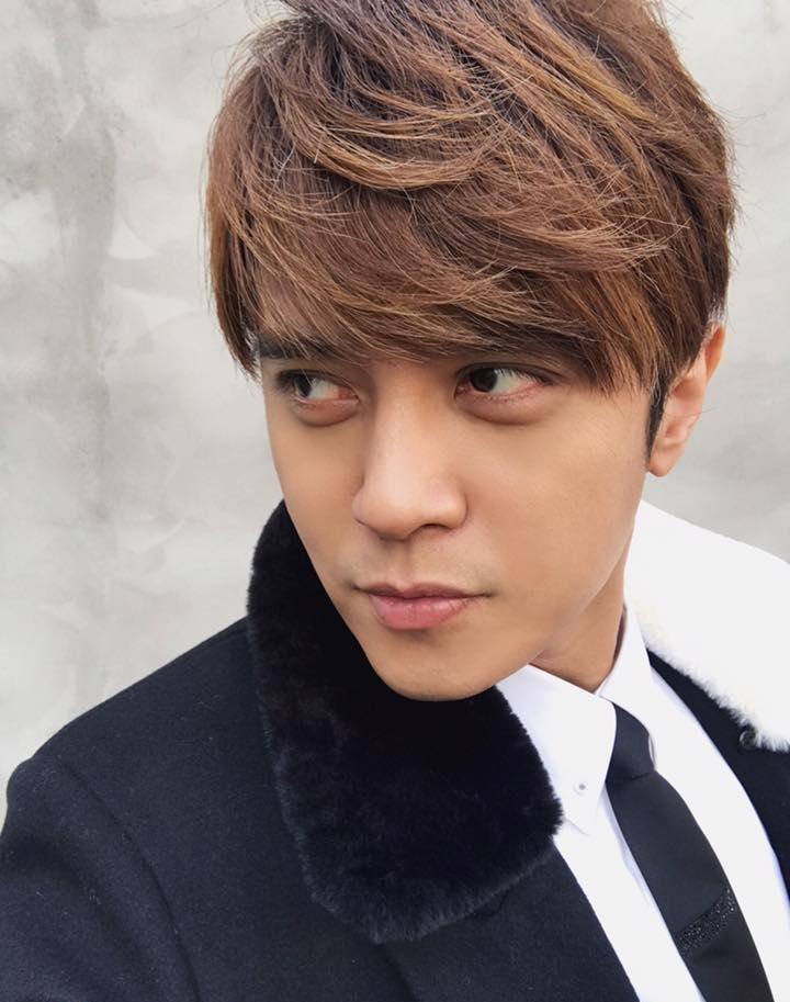 Hoàng Tử Thao số nhọ: Hết bị soi mắt thâm đến... viêm cánh-1