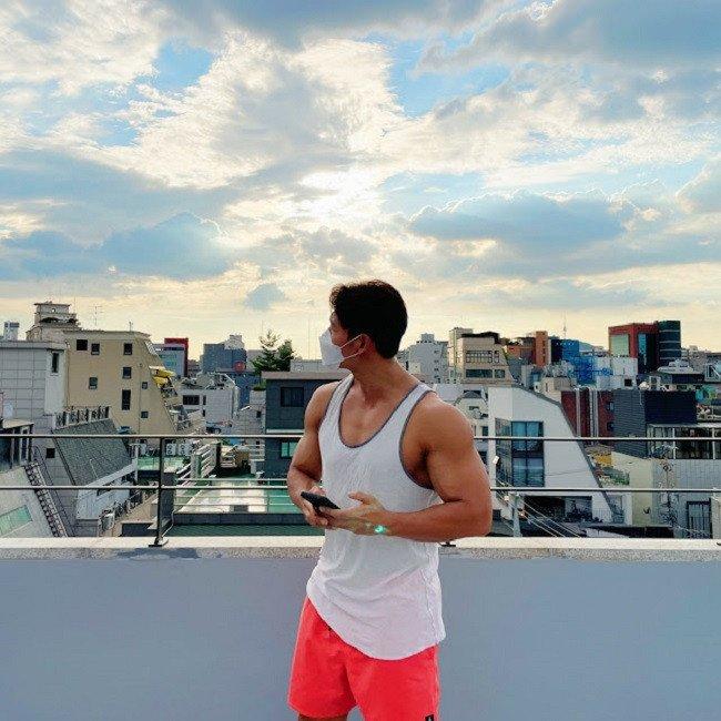 5 clip Youtube có gì hot mà giúp Kim Jong Kook ẵm 1,4 tỷ đồng?-2