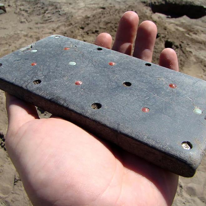 Tìm thấy điện thoại iPhone hơn 2.000 năm tuổi trong lăng mộ cổ-1