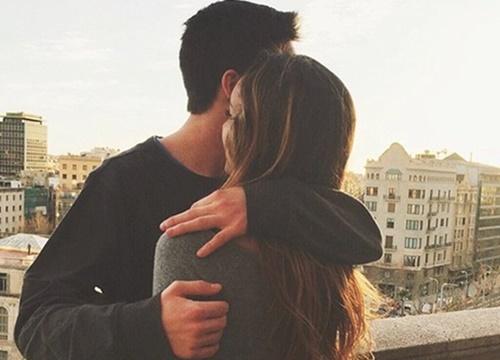 Đàn ông càng sợ mất bạn càng biểu hiện rõ 4 hành vi sau!-1