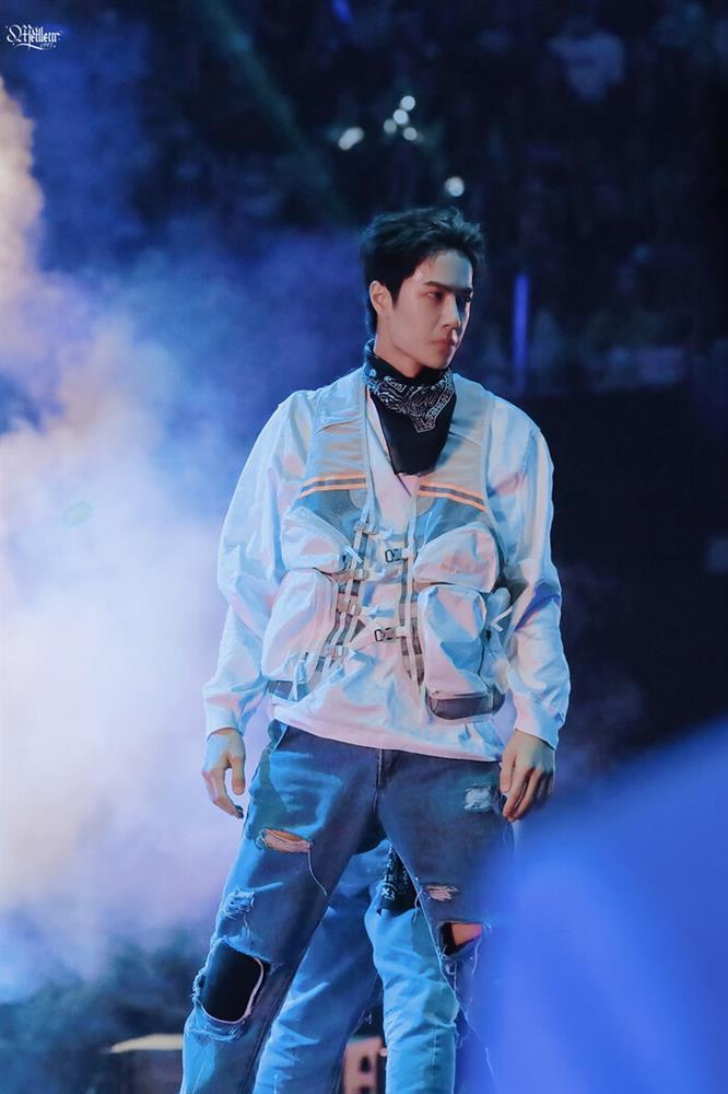 Fan nữ 70 tuổi phát cuồng vì bị nam thần Vương Nhất Bác hút hồn-2