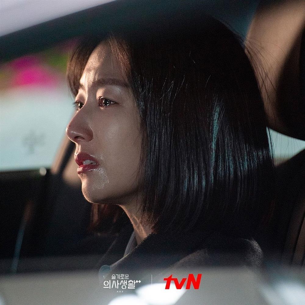 Cảnh òa khóc trong Hospital Playlist 2 được khen thực tế đến phát điên-4