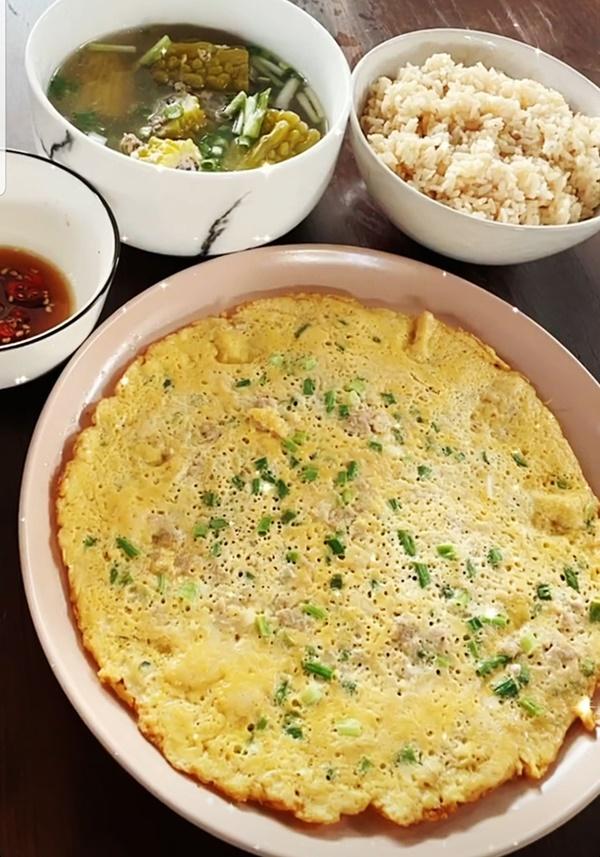 Mâm cơm chuẩn vị miền Nam nhà Tóc Tiên-6