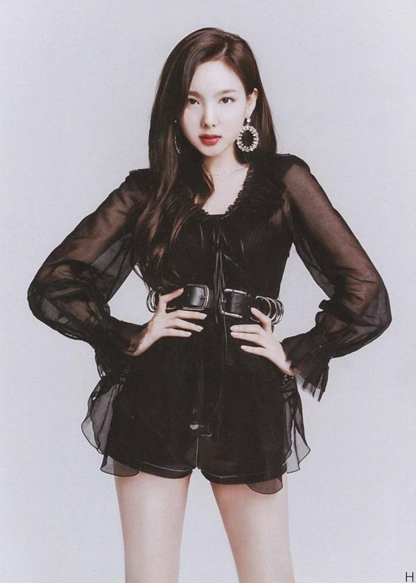 Cách phối đồ với trang phục đen, vừa sang chảnh vừa không lo lỗi mốt-6