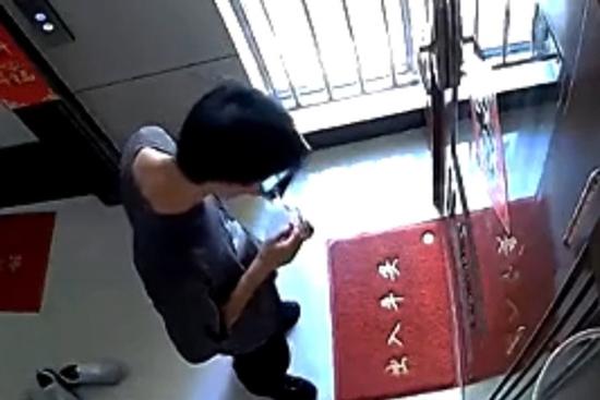 Nam shipper nhổ nước bọt vào đồ ăn của khách ở Trung Quốc