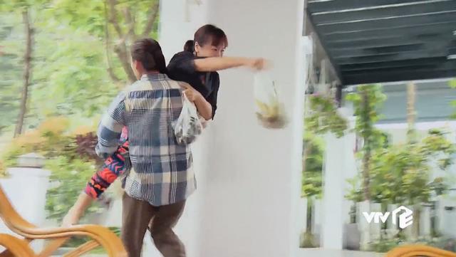 Hương Vị Tình Thân tập 67: Giúp việc bị đổ tiếng oan, quay lại chửi xối xả chủ cũ-2