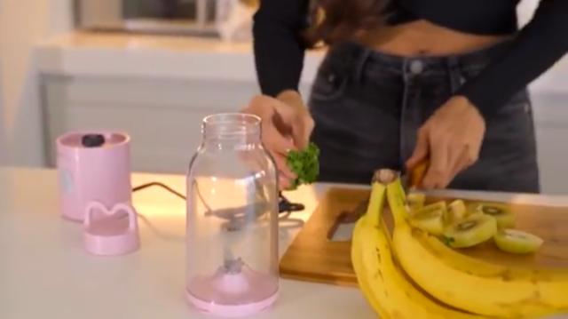 Loại nước ép thần thánh giúp Minh Tú giữ eo săn chắc mùa dịch-4