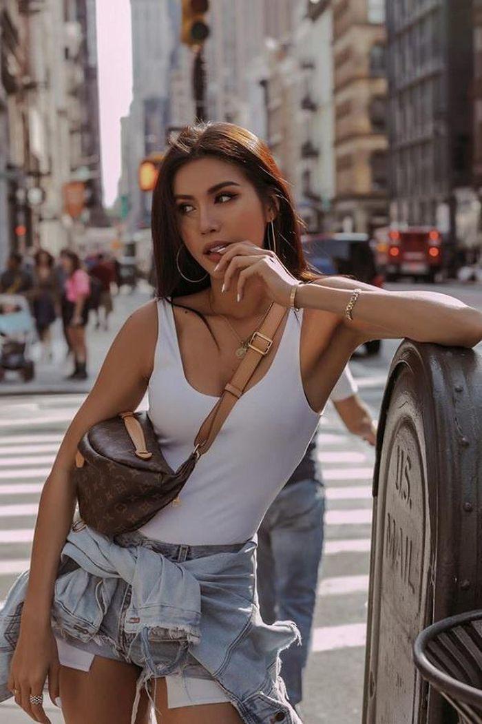 Minh Tú cũng là một trong những người đẹp gây ấn tượng với làn da nâu theo style Âu Mỹ.