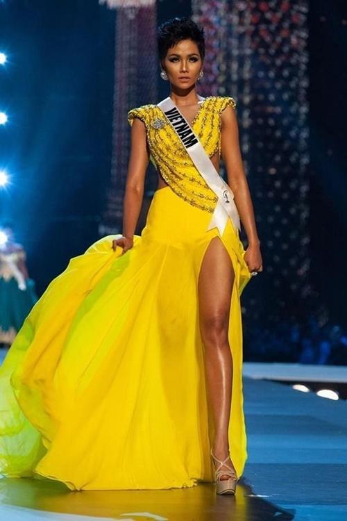 Nhờ nhan sắc đi ngược với những chuẩn mực Hoa hậu thường thấy nên cô đã xuất sắc ghi điểm top 5 Miss Universe thế giới năm 2018.