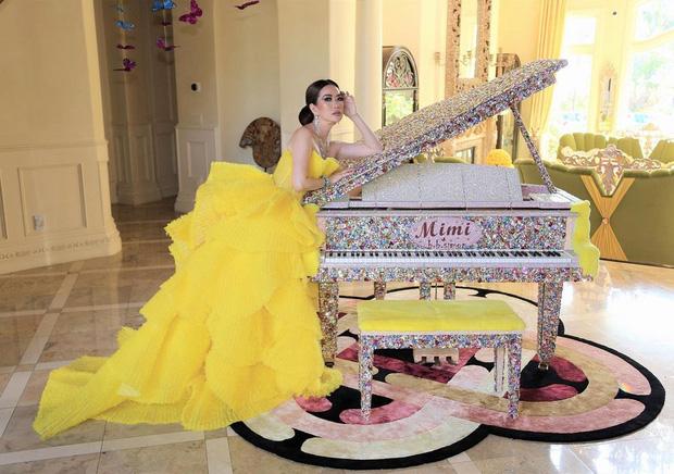 Nữ tỷ phú Việt đi sắm hàng hiệu, mang theo 4 vệ sĩ chỉ để xách đồ-5