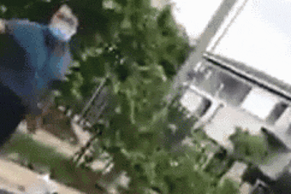 Công an vào cuộc xác minh vụ người đàn ông đạp đổ bàn xét nghiệm-1