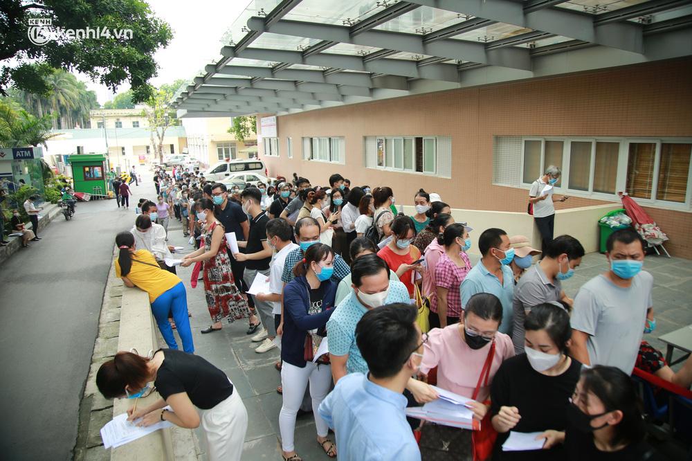 Theo tìm hiểu, hôm nay là ngày người dân có lịch đến tiêm phòng vắc xin ngừa Covid-19