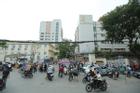 Hà Nội: 'Biển người' đến Bệnh viện E chờ tiêm phòng vaccine Covid-19