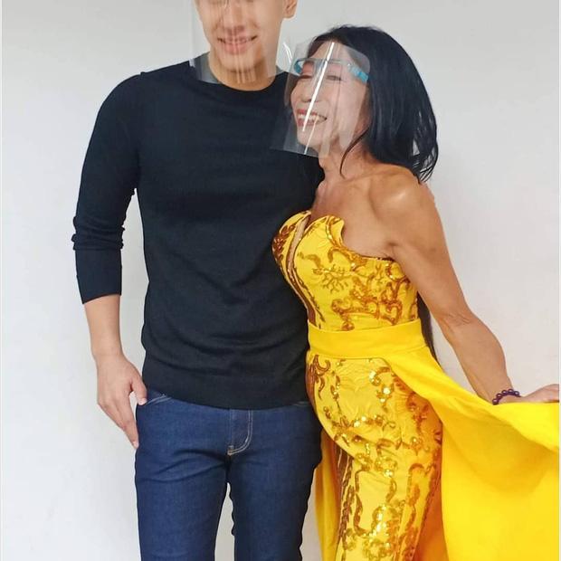 Gương mặt nhàu của gái già chuyển giới có thật sự được cải thiện?-3