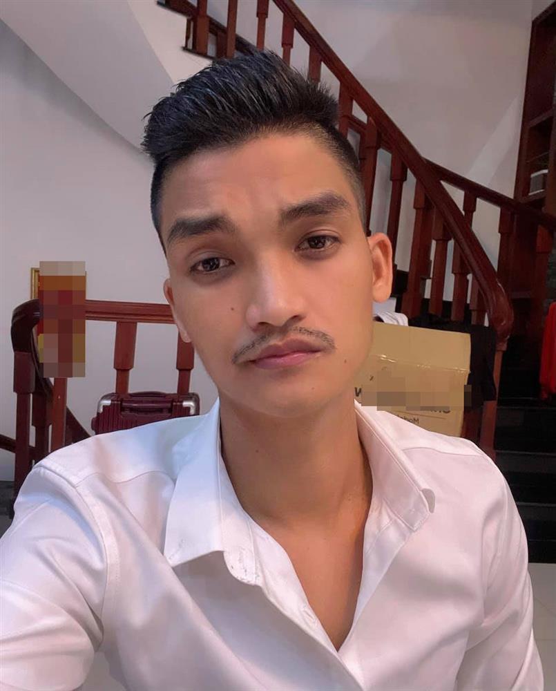 Mạc Văn Khoa khoe ảnh như tài tử TVB, bà xã phốt một câu tấu hài-1