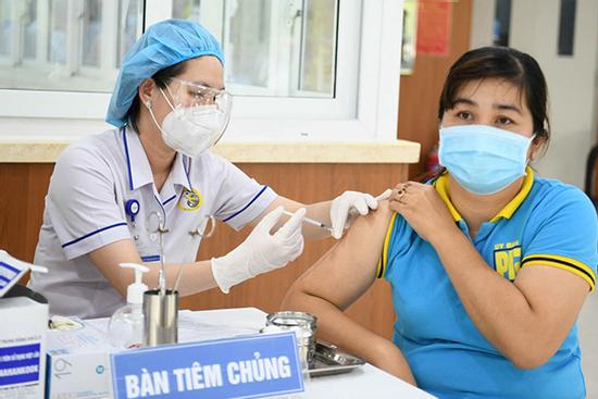 Bộ Y tế: Tiêm mũi 1 AstraZeneca sẽ được ưu tiên tiêm mũi 2 Pfizer