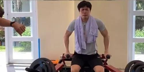 Công Phượng giả ngất trong lúc tập luyện, fans bình luận mặn mòi-7