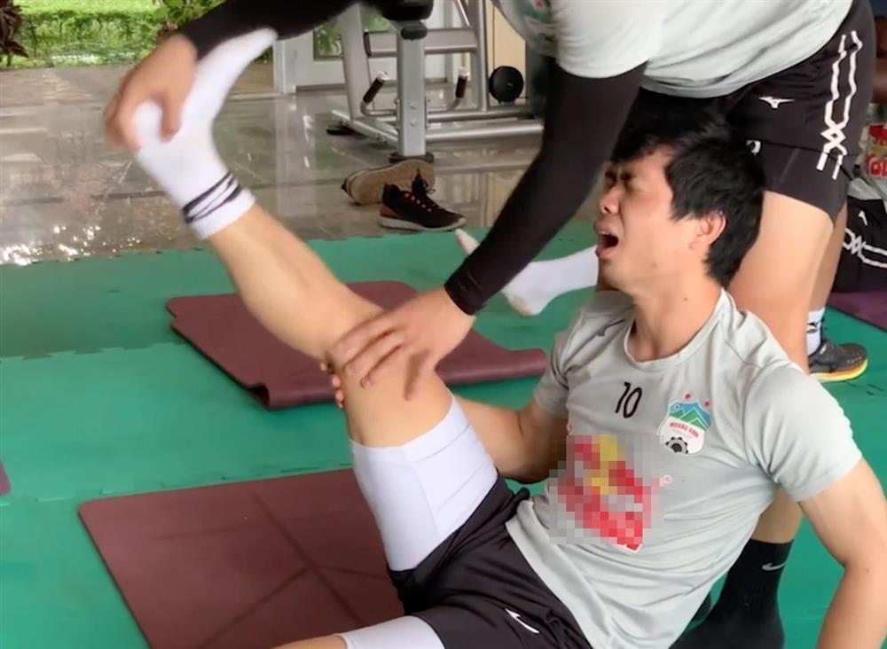 Công Phượng giả ngất trong lúc tập luyện, fans bình luận mặn mòi-3