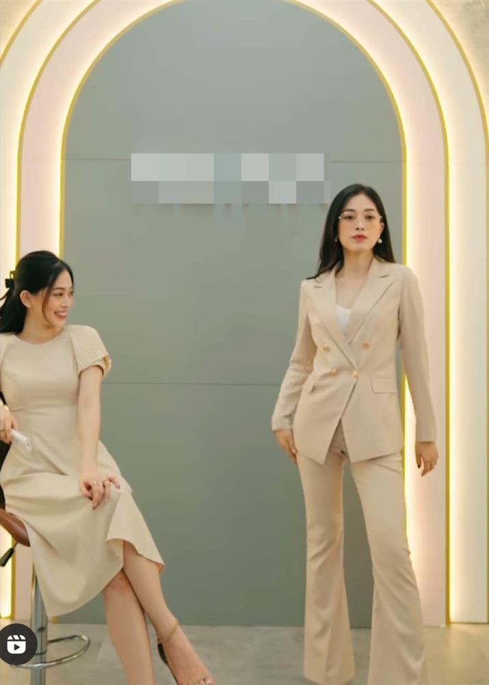 Á hậu Bùi Phương Nga bị soi bục quần chỗ hiểm-5