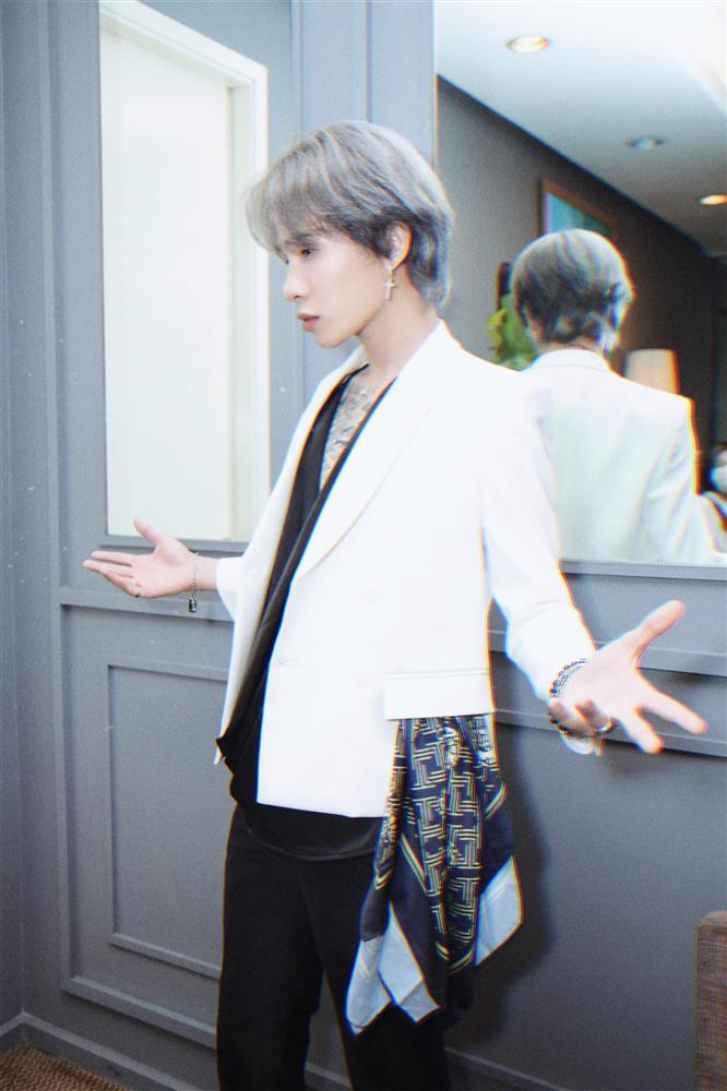 Jack liên tiếp lộ body mỏng như lá lúa-10