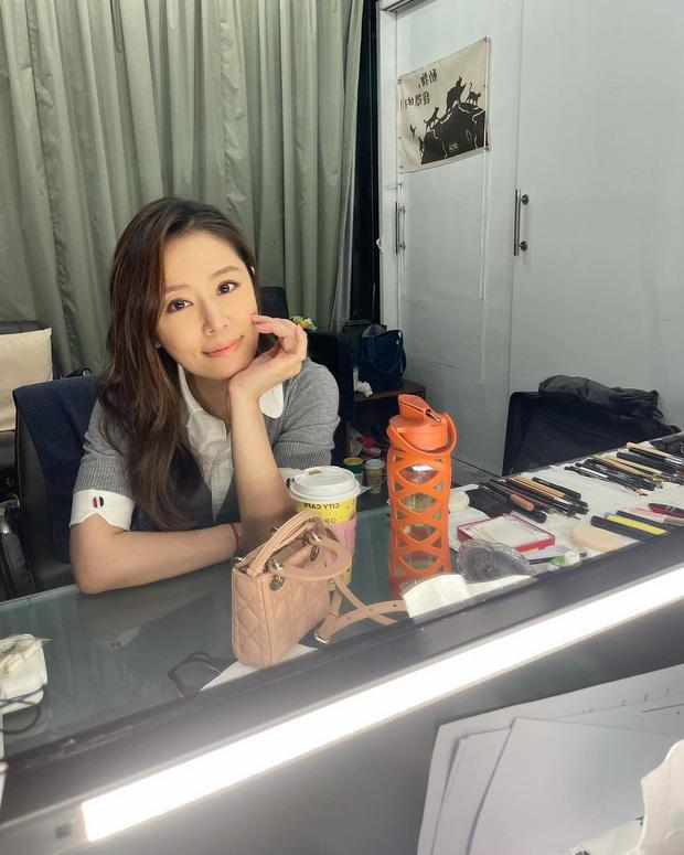 Lâm Tâm Như nhận cơn mưa gạch đá vì keo kiệt?-1