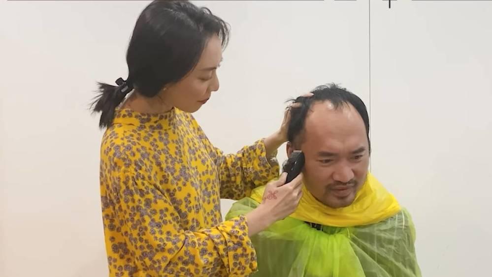 Sao Việt cắt tóc cho chồng mùa dịch: Những cái kết hú hồn-1