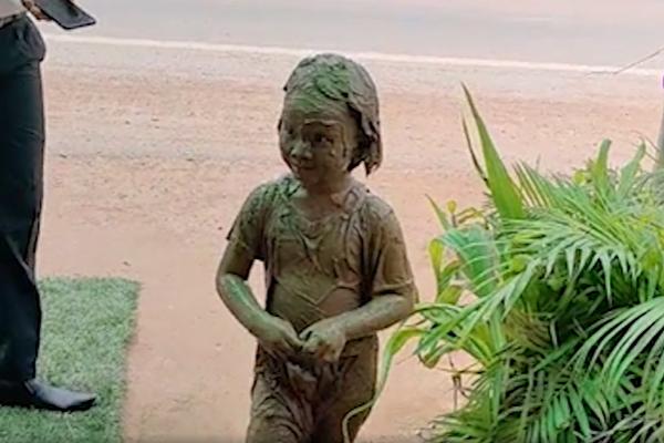 Các mẹ xin quỳ khi nhìn cô con gái thùy mị nết na đến thế là cùng!-5