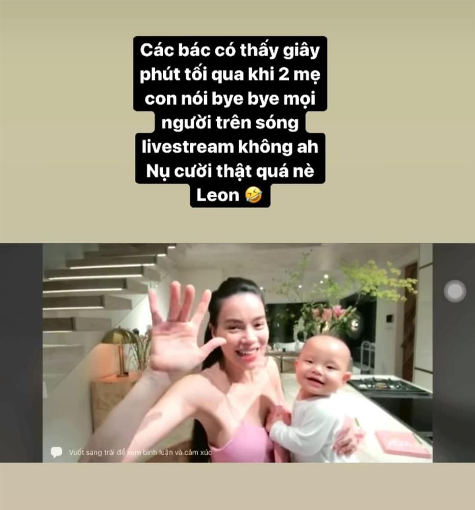 Livestream cùng Hồ Ngọc Hà, quý tử gây sốt với nụ cười giả trân-1