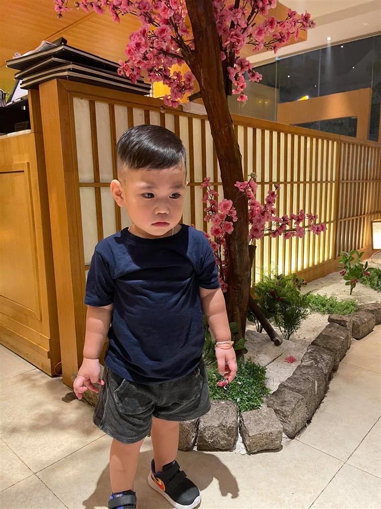 Ngoại hình đáng yêu cháu trai 2 tuổi của thủ môn Bùi Tiến Dũng-11