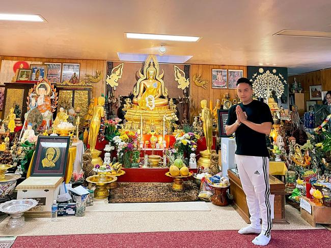 Loạt sao Việt bị chỉ trích vì tạo dáng phản cảm chốn linh thiêng-1