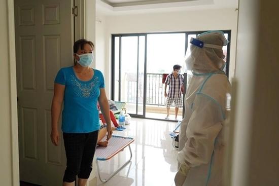 Đừng thấy hàng xóm là F0 mà hoảng: Bác sĩ chỉ cách bảo vệ gia đình