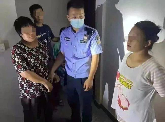 Cầm dép đập liên tục vào mặt con sơ sinh, ác mẫu chửi rủa: Mày đi chết đi-3