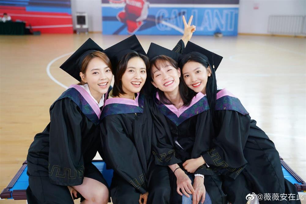 Hết bánh bèo, Thẩm Nguyệt đổi style cool ngầu trong phim mới-7