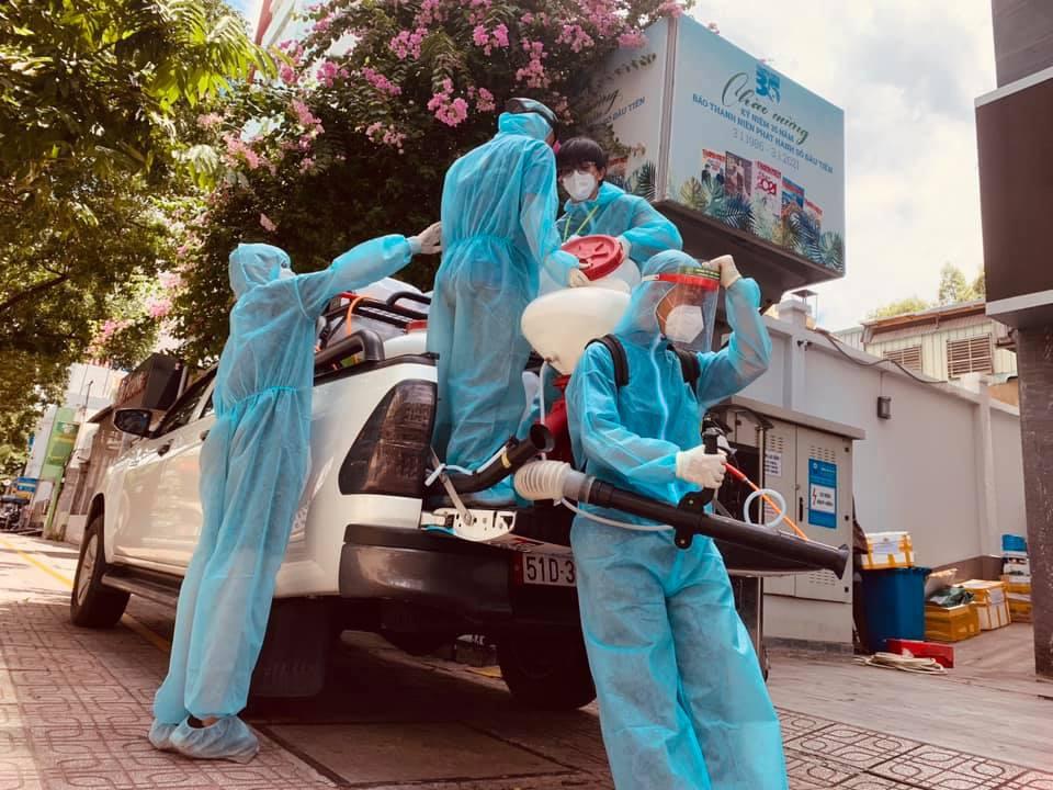 Đội khử khuẩn ở TP.HCM: Từ xa lạ, chúng tôi trở thành gia đình-3