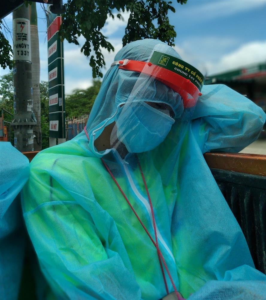 Đội khử khuẩn ở TP.HCM: Từ xa lạ, chúng tôi trở thành gia đình-6